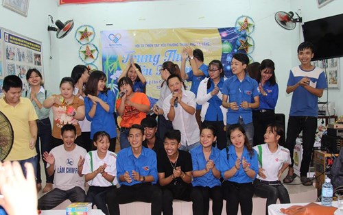 Sinh viên ĐH Đông Á dành nhiều hoạt động ý nghĩa tặng trẻ em nghèo trong mùa Trung thu