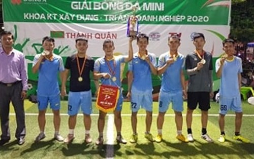 Bế mạc giải bóng đá mini tri ân doanh nghiệp khoa kỹ thuật xây dựng