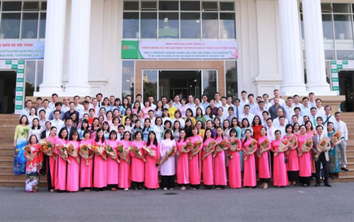 Ngàn hoa tri ân người Thầy Đại học Đông Á