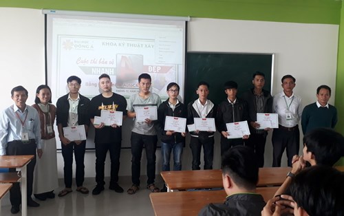Khoa Kỹ thuật xây dựng trao giải thưởng và giấy khen cho các bạn sinh viên đoạt giải trong cuộc thi Triển khai bản vẽ nhanh và đẹp bằng phần mềm Autocad