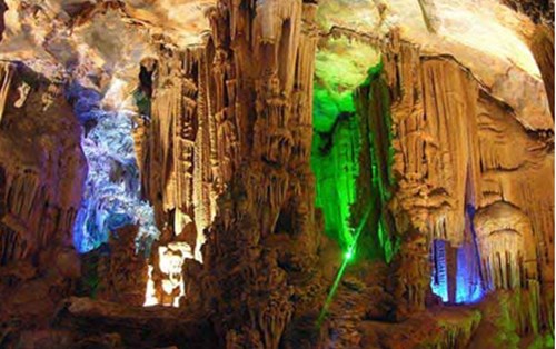 Hoạt động Karst của khối đá vôi Phong Nha - Kẻ Bàng