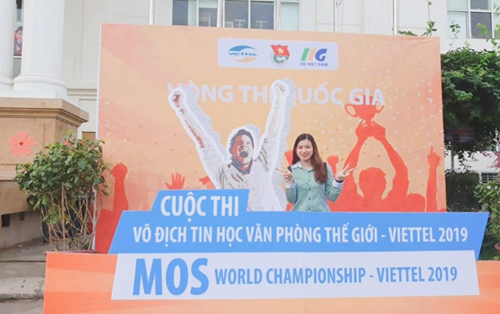 7 sinh viên ĐH Đông Á nhận chứng chỉ MOS quốc tế 2019