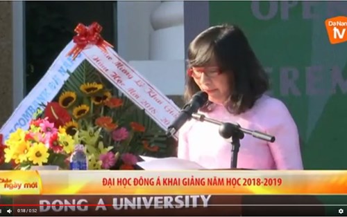 Bản tin DanangTV: Gần 5 tỷ đồng trao cho tân sinh viên trong lễ khai giảng