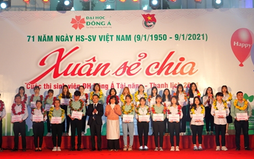Tết mang “Xuân sẻ chia” của sinh viên Đại học Đông Á