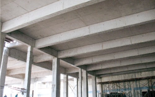 Ứng dụng tấm cốp pha bê tông trong thi công sàn bê tông toàn khối nhà cao tầng