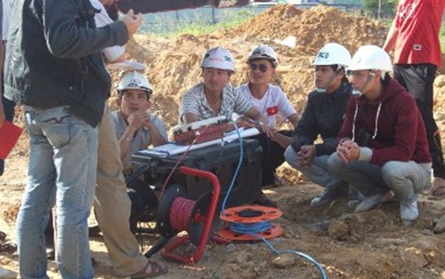 Sinh viên NCKH thực tế tại công trình trường Đại Học Đông Á đang xây dựng